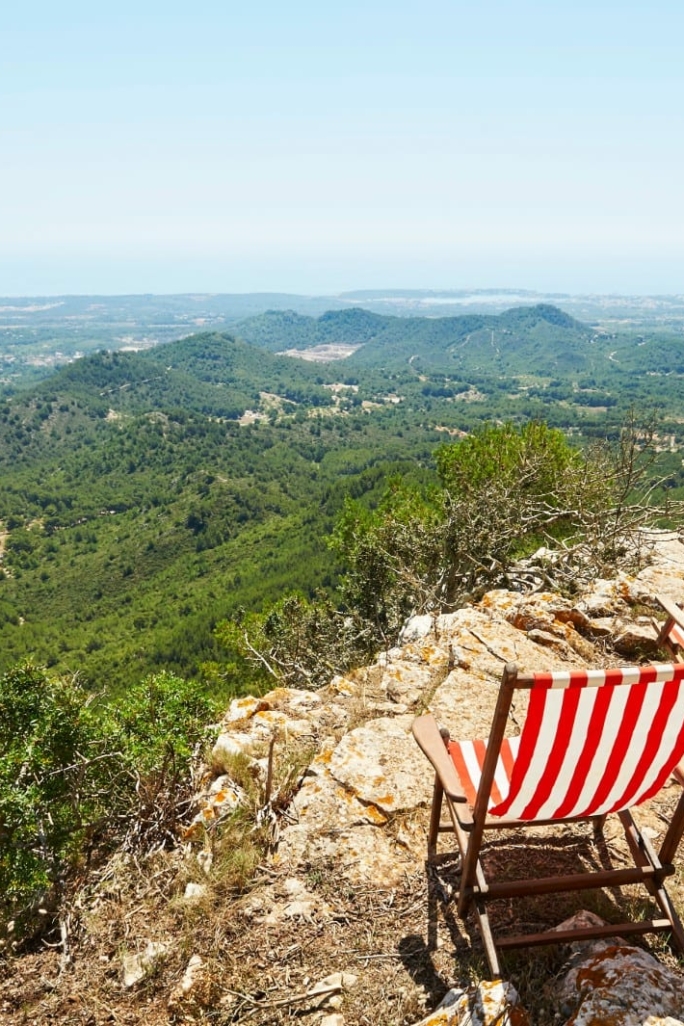 ISLA-Magazine-Chaises longues-SantSalvador