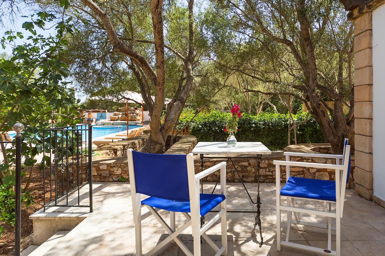 ISLA-Travel-Finca-Hotel-Mallorca-Pool-Terrasse