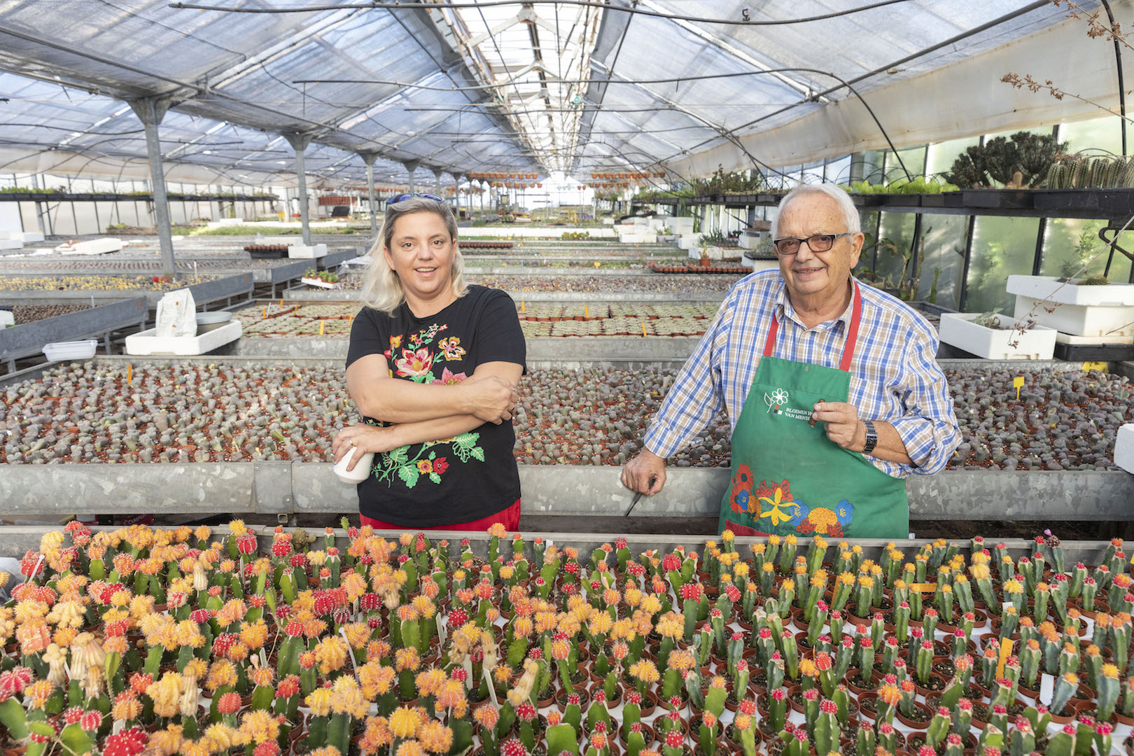 Mallorca, pueblo de Ses Salines, vivero de Toni Moreno, especializado en cactus. Retrato de Toni Moreno junto a su hija Antonia Portell.