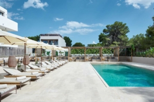 Spacious pool - Barefoot Hotel Mallorca