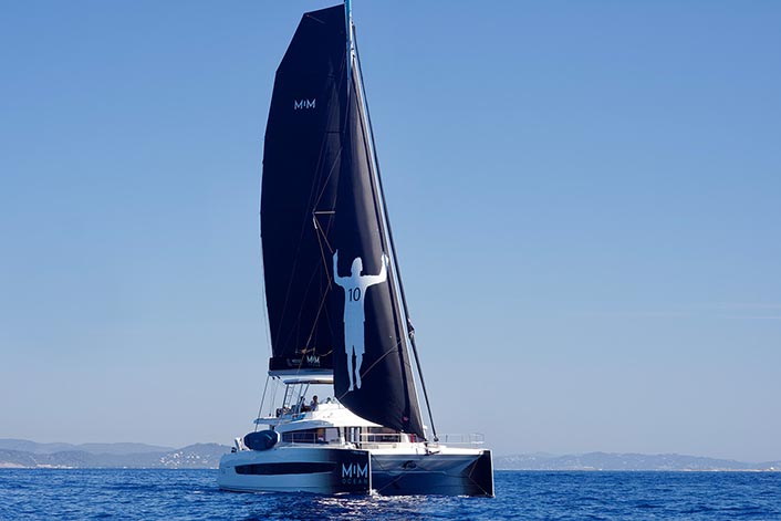 With Messi on the high seas: a view of the luxurious catamaran in the port of Palma
