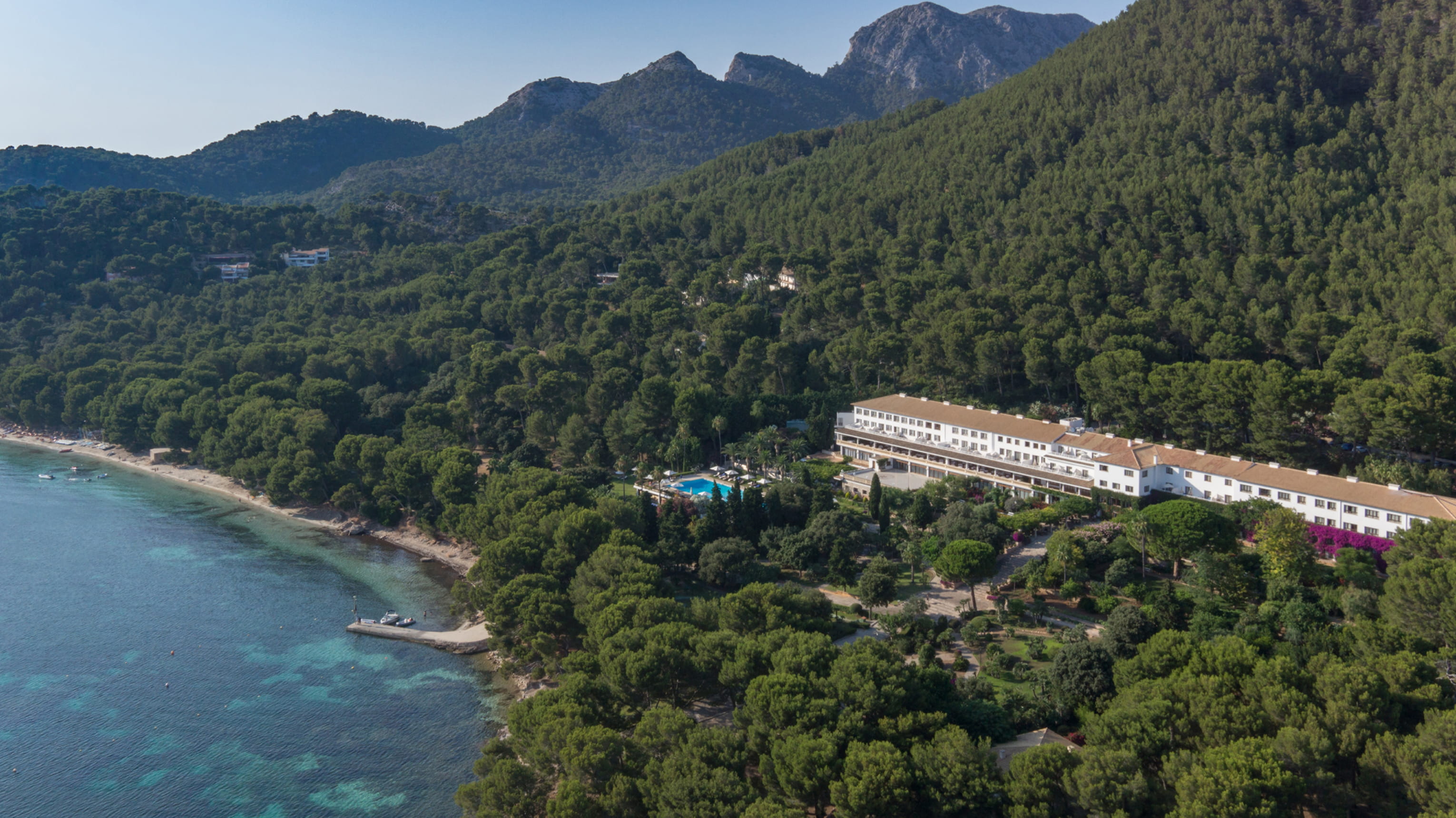 Una imagen de la espectacular vista desde la terraza del resort Hotel Formentor Four Seasons Mallorca sobre el mar Mediterráneo.