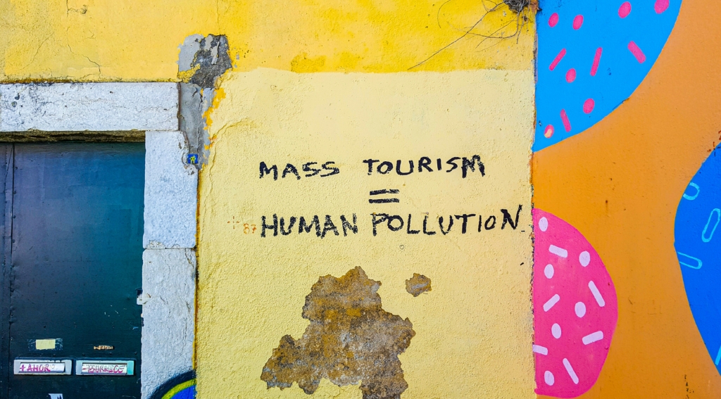 Mallorca Graffiti:Turismo de masas = contaminación humana