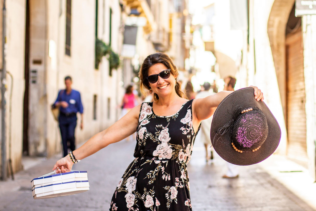 A picture of the old town of Palma that reflects the life of residents on Mallorca.