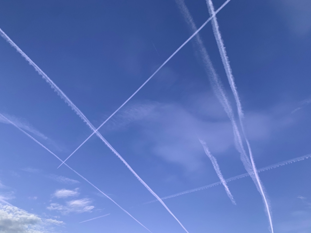 Aviones con estelas de condensación Mallorca