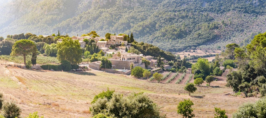 Orient auf Mallorca - ein Ort, an dem die Zeit stillsteht - und der exklusive Hideaways bietet. eine Mietwagenrundfahrt fĂŒr GenieĂer:innen